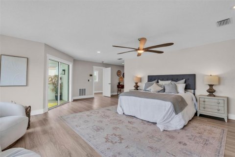 House in Clearwater, Florida 4 bedrooms, 249.16 sq.m. № 1687276 - photo 24