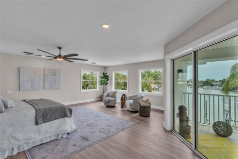 House in Clearwater, Florida 4 bedrooms, 249.16 sq.m. № 1687276 - photo 23