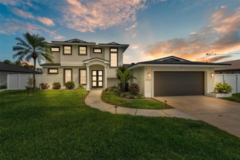 House in Clearwater, Florida 4 bedrooms, 249.16 sq.m. № 1687276 - photo 1