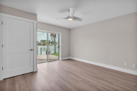 House in Clearwater, Florida 4 bedrooms, 249.16 sq.m. № 1687276 - photo 18
