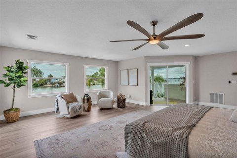House in Clearwater, Florida 4 bedrooms, 249.16 sq.m. № 1687276 - photo 26