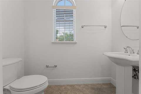House in Orlando, Florida 5 bedrooms, 387.59 sq.m. № 1786063 - photo 17