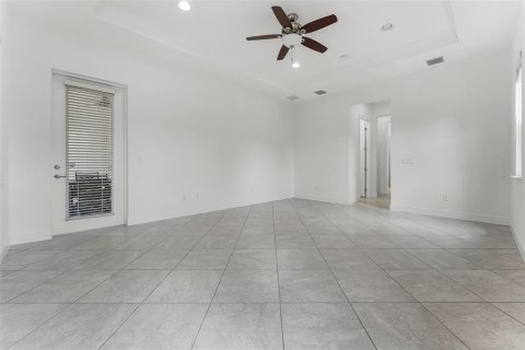 House in Orlando, Florida 5 bedrooms, 387.59 sq.m. № 1786063 - photo 23