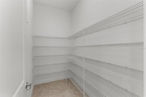 House in Orlando, Florida 5 bedrooms, 387.59 sq.m. № 1786063 - photo 18