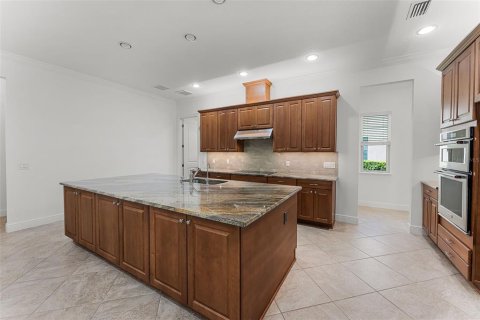 House in Orlando, Florida 5 bedrooms, 387.59 sq.m. № 1786063 - photo 11