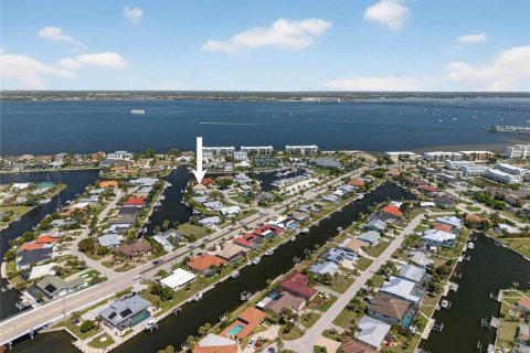 Villa ou maison à vendre à Punta Gorda, Floride: 3 chambres, 125.98 m2 № 2318716 - photo 6