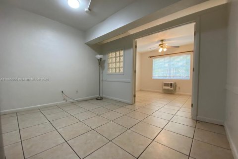 Condo in Coral Gables, Florida, 1 bedroom  № 1941197 - photo 8