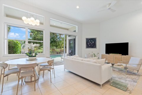 House in Delray Beach, Florida 3 bedrooms, 254.74 sq.m. № 2251518 - photo 15