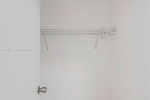 Apartment in North Miami, Florida 1 bedroom, 79.9 sq.m. № 2013085 - photo 11