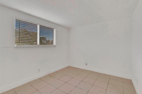 Apartment in North Miami, Florida 1 bedroom, 79.9 sq.m. № 2013085 - photo 7