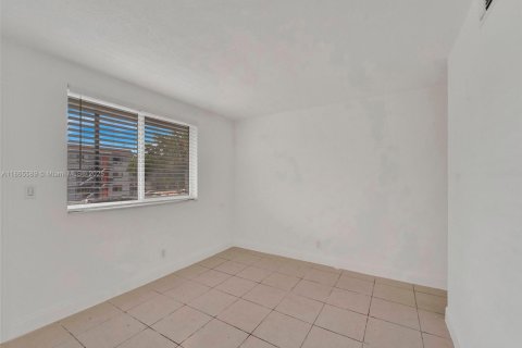 Apartment in North Miami, Florida 1 bedroom, 79.9 sq.m. № 2013085 - photo 20