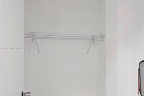 Apartment in North Miami, Florida 1 bedroom, 79.9 sq.m. № 2013085 - photo 12