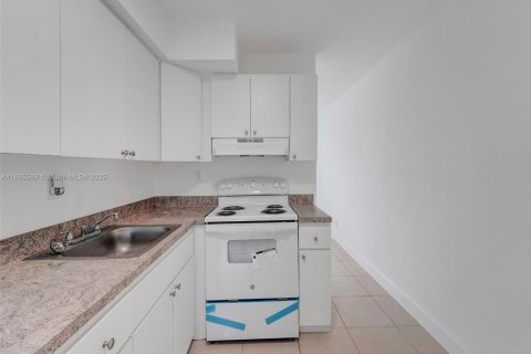 Apartment in North Miami, Florida 1 bedroom, 79.9 sq.m. № 2013085 - photo 5