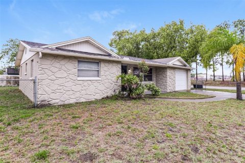 Villa ou maison à vendre à Port Richey, Floride: 3 chambres, 127.65 m2 № 2123937 - photo 2