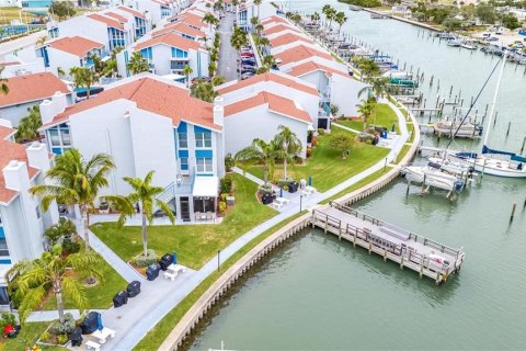 Condo in Madeira Beach, Florida, 1 bedroom  № 1615494 - photo 20