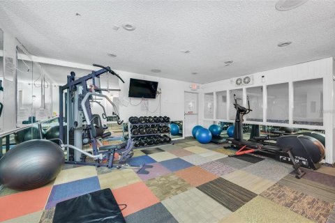 Condo in Madeira Beach, Florida, 1 bedroom  № 1615494 - photo 30