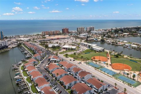 Condo in Madeira Beach, Florida, 1 bedroom  № 1615494 - photo 29