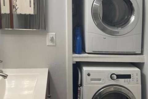 Condo in Madeira Beach, Florida, 1 bedroom  № 1615494 - photo 17