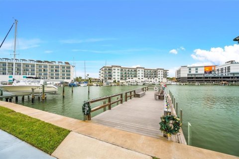 Condo in Madeira Beach, Florida, 1 bedroom  № 1615494 - photo 22