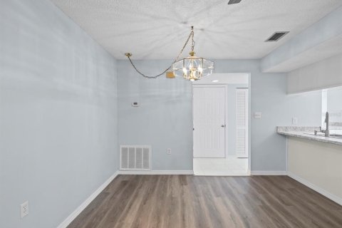 Condo in Holiday, Florida, 1 bedroom № 2209203 - photo 12