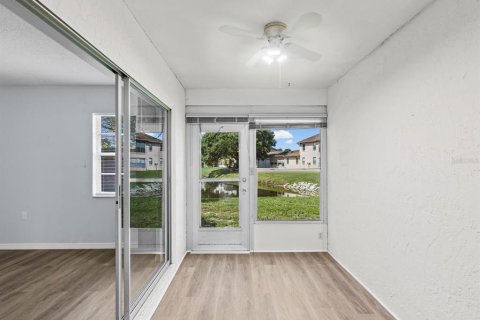 Condo in Holiday, Florida, 1 bedroom № 2209203 - photo 26