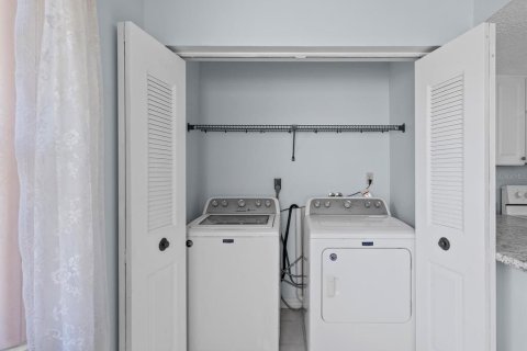 Condo in Holiday, Florida, 1 bedroom № 2209203 - photo 17