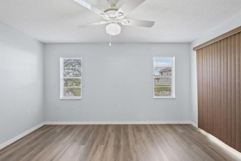 Condo in Holiday, Florida, 1 bedroom № 2209203 - photo 20