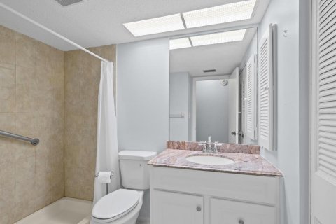 Condo in Holiday, Florida, 1 bedroom № 2209203 - photo 18