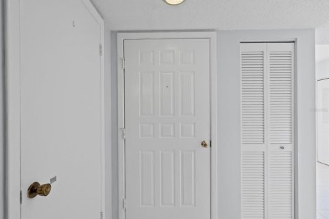 Condo in Holiday, Florida, 1 bedroom № 2209203 - photo 15