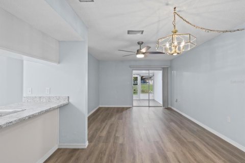 Condo in Holiday, Florida, 1 bedroom № 2209203 - photo 11