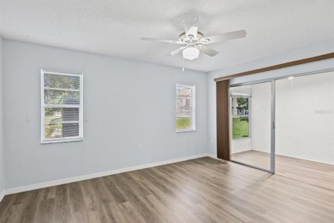 Condo in Holiday, Florida, 1 bedroom № 2209203 - photo 23