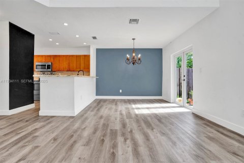 Снять в аренду таунхаус в Катлер-Бей, Флорида 2 спальни, 106.28м2, № 1992408 - фото 12