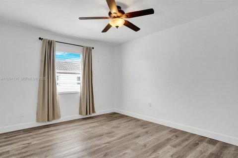 Снять в аренду таунхаус в Катлер-Бей, Флорида 2 спальни, 106.28м2, № 1992408 - фото 25