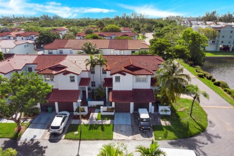 Снять в аренду таунхаус в Катлер-Бей, Флорида 2 спальни, 106.28м2, № 1992408 - фото 6