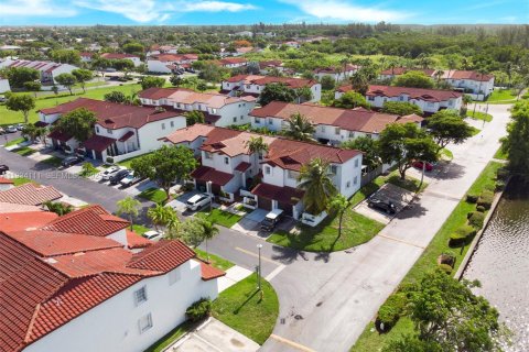 Снять в аренду таунхаус в Катлер-Бей, Флорида 2 спальни, 106.28м2, № 1992408 - фото 7