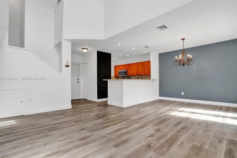 Снять в аренду таунхаус в Катлер-Бей, Флорида 2 спальни, 106.28м2, № 1992408 - фото 11