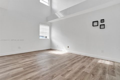 Снять в аренду таунхаус в Катлер-Бей, Флорида 2 спальни, 106.28м2, № 1992408 - фото 18