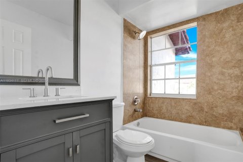 Снять в аренду таунхаус в Катлер-Бей, Флорида 2 спальни, 106.28м2, № 1992408 - фото 28