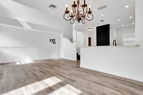 Снять в аренду таунхаус в Катлер-Бей, Флорида 2 спальни, 106.28м2, № 1992408 - фото 21