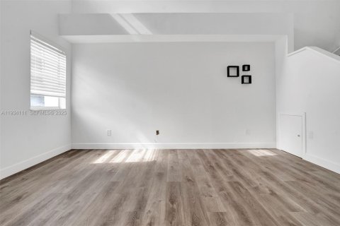 Снять в аренду таунхаус в Катлер-Бей, Флорида 2 спальни, 106.28м2, № 1992408 - фото 20