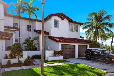 Снять в аренду таунхаус в Катлер-Бей, Флорида 2 спальни, 106.28м2, № 1992408 - фото 2