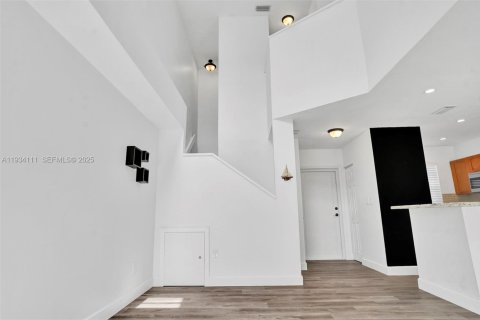 Снять в аренду таунхаус в Катлер-Бей, Флорида 2 спальни, 106.28м2, № 1992408 - фото 22