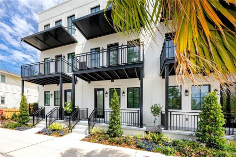 Townhouse in Tampa, Florida 3 bedrooms, 161 sq.m. № 2119930 - photo 3