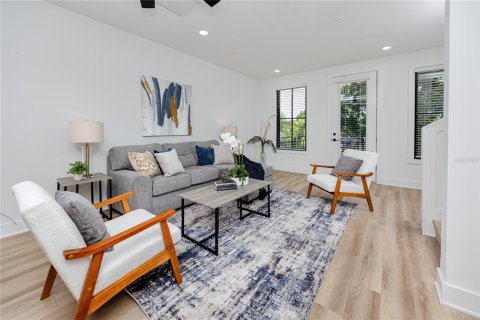 Townhouse in Tampa, Florida 3 bedrooms, 161 sq.m. № 2119930 - photo 24