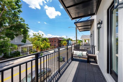 Townhouse in Tampa, Florida 3 bedrooms, 161 sq.m. № 2119930 - photo 26