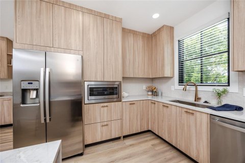 Townhouse in Tampa, Florida 3 bedrooms, 161 sq.m. № 2119930 - photo 20