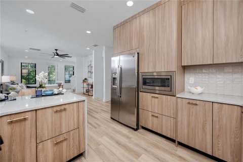 Townhouse in Tampa, Florida 3 bedrooms, 161 sq.m. № 2119930 - photo 23