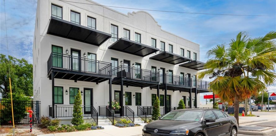 Townhouse in Tampa, Florida 3 bedrooms, 161 sq.m. № 2119930