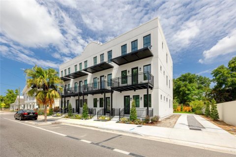 Townhouse in Tampa, Florida 3 bedrooms, 161 sq.m. № 2119930 - photo 4