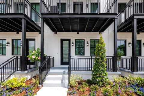 Townhouse in Tampa, Florida 3 bedrooms, 161 sq.m. № 2119930 - photo 8